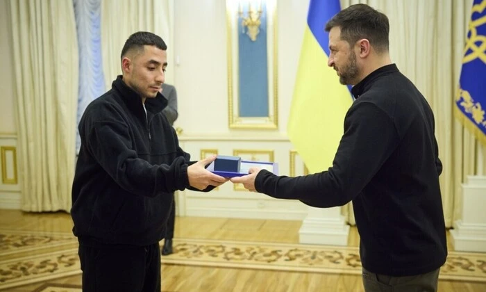 Zelensky awarded volunteers, energy workers, and teachers