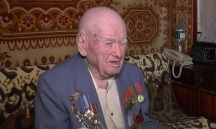 103-річний ветеран п'є домашнє вино