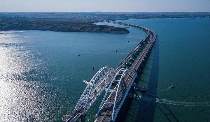 Зруйнований Керченський міст після нового озброєння