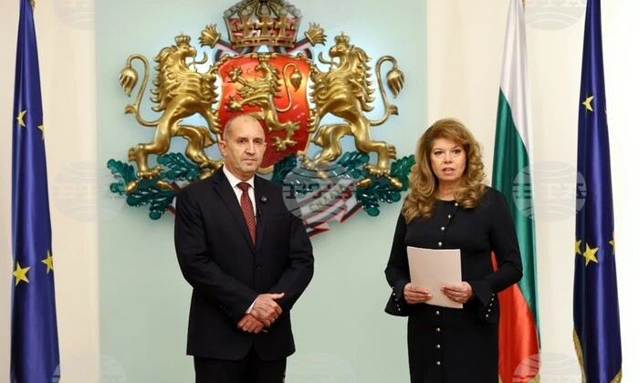 Президентка Болгарії вручає мандат Радеву