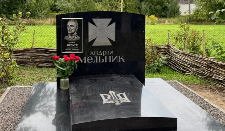 Надгробна плита Андрія Мельника
