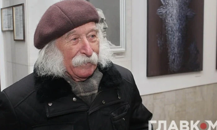 Логотип благотворительного фонда на фоне музея Марчука