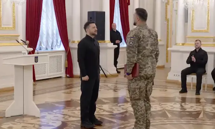 Зеленський вручає державні нагороди військовим