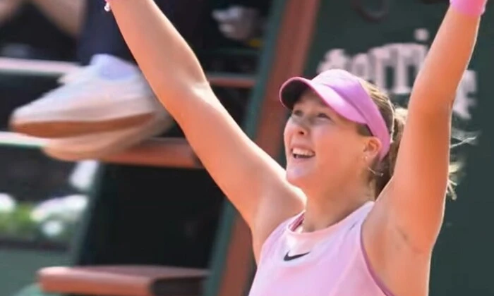 Myrrha Andreeva with trophy at Roland Garros 2026