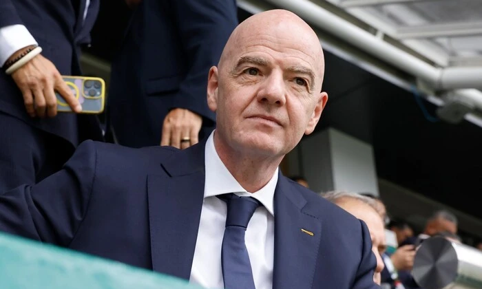 Infantino in Iran's dressing room after draw