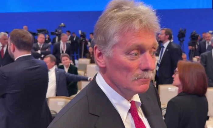 Песков приказал иностранным дипломатам покинуть Киев