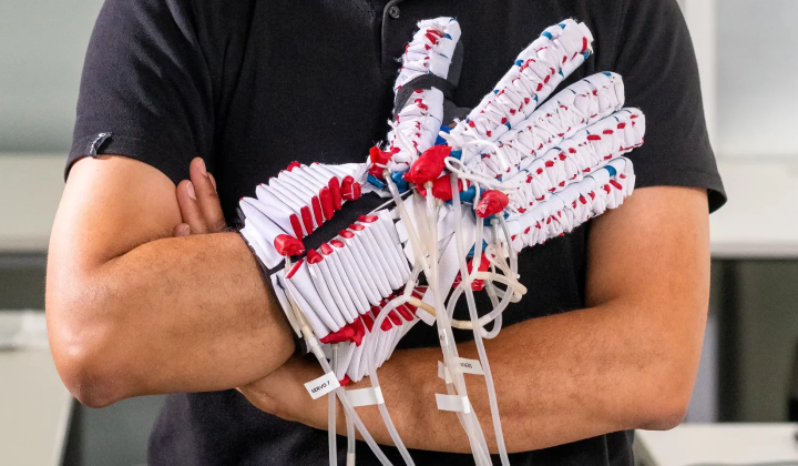 AI glove for paralyzed hands