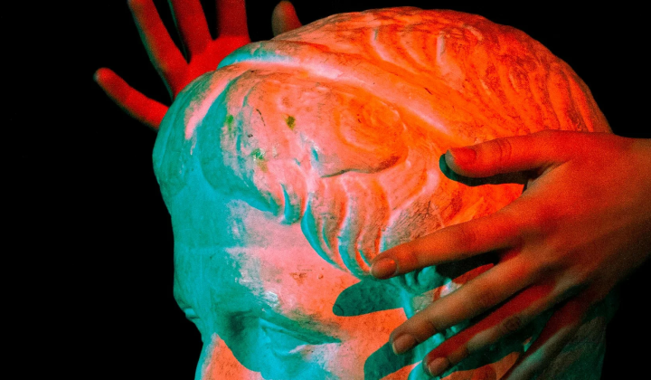 Waves coordinate the work of billions of neurons