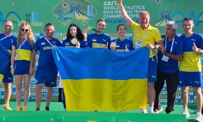 Украинские легкоатлетки на пьедестале чемпионата мира