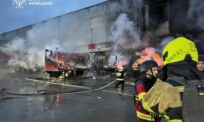 Пожежа на складах і будинках