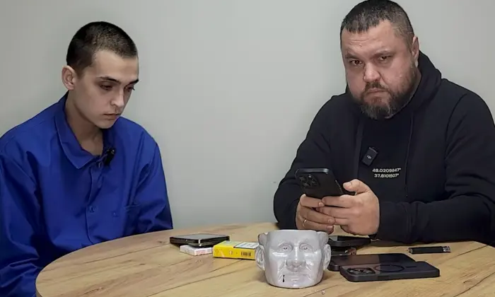 Російська мати дзвонить полоненому сину
