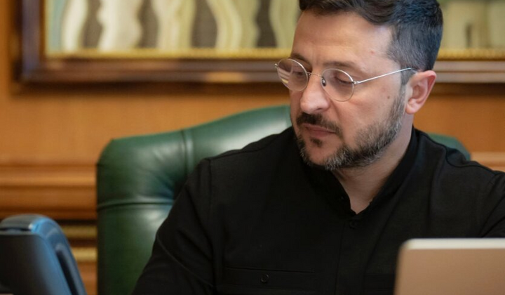 Зеленский выступает на конференции