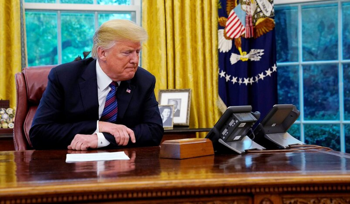 Трамп разговаривает с Зеленским и Путиным