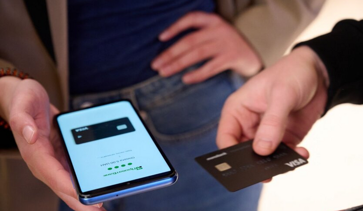 Карта ПриватБанка с логотипом