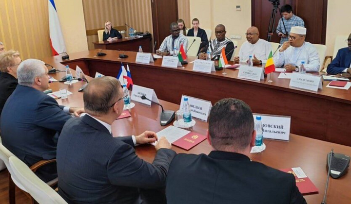 Імітація міжнародного визнання Криму