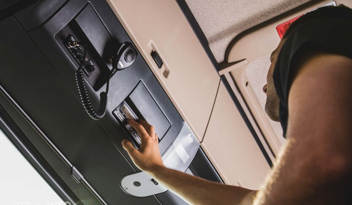 Український водій отримує штраф за порушення