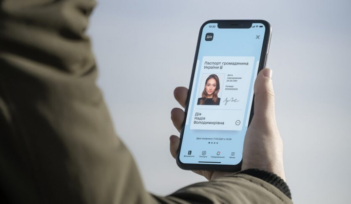 Образ дівчини, яка отримує обручку