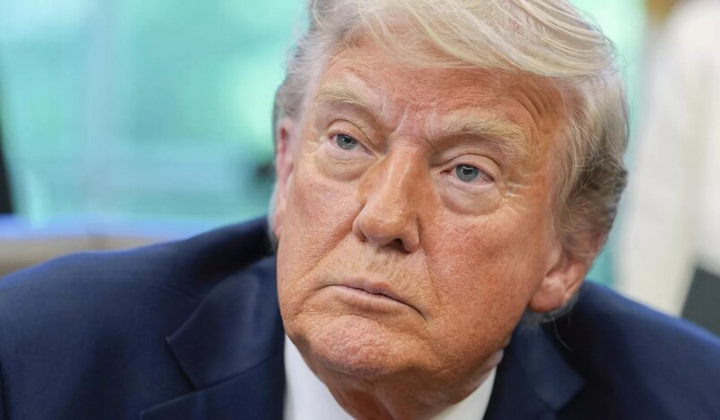 Трамп залишає саміт G7 через Зеленського і Макрона