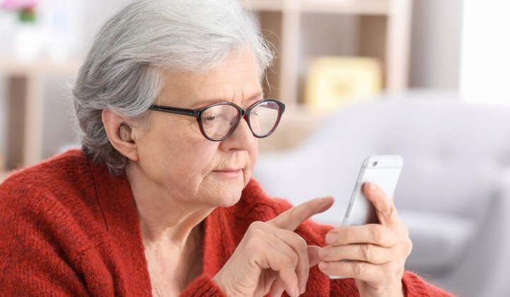 Пенсіонери отримують поради від мобільних операторів