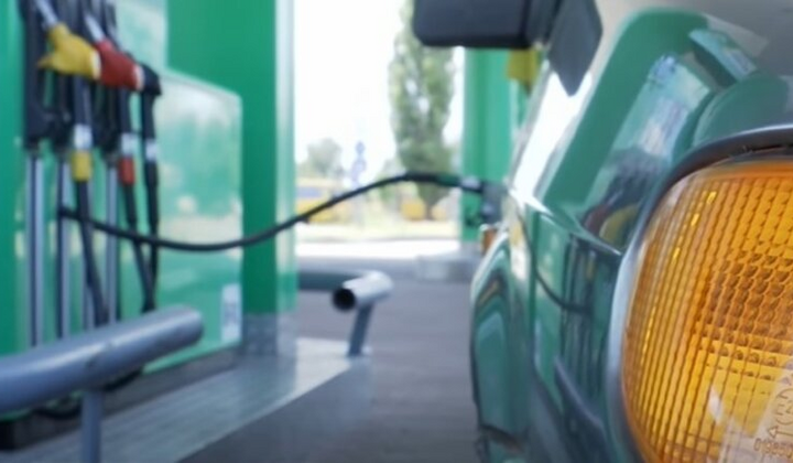 Автозаправка з логотипом