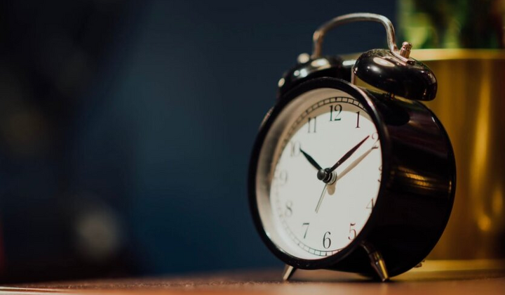Українці переводять годинник на зимовий час