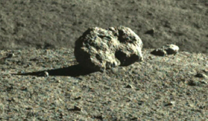 Китайский луноход Yutu-2 нашел большой объект на обратной стороне Луны