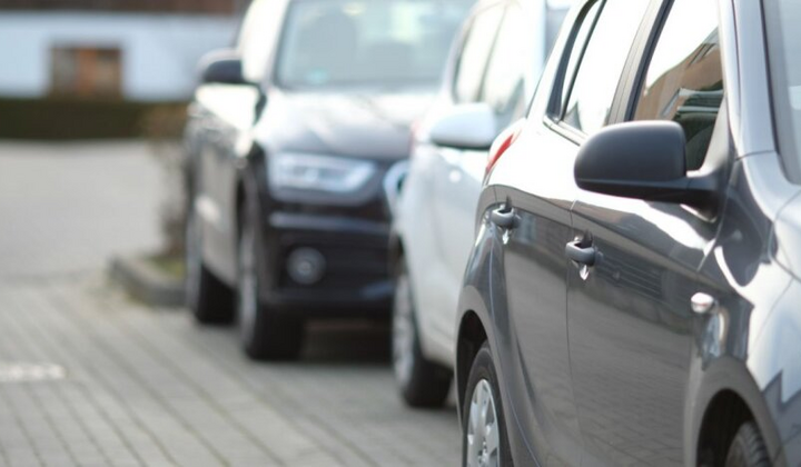 Закрытая запрещенная остановка авто на дороге