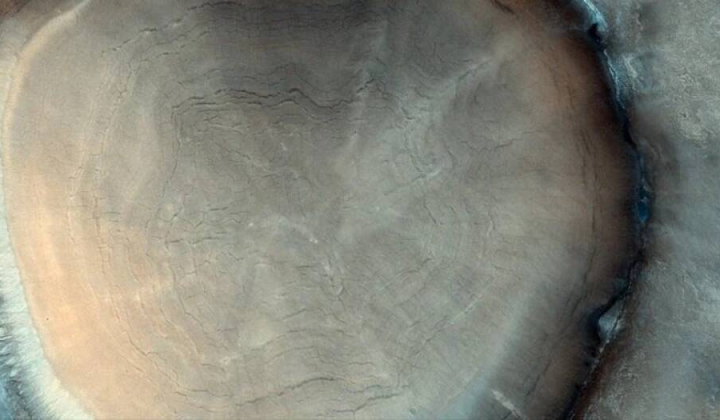 Незвичайный объект на Марсе