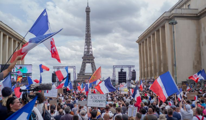 Протесты во Франции против COVID