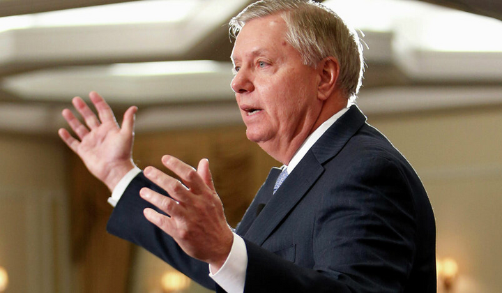 Грем пояснює друзям з Росії