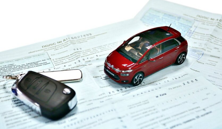 Страховой полис в автомобиле