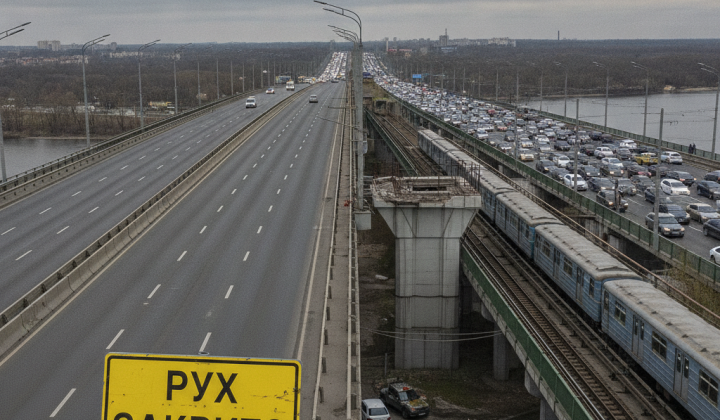 Удари БпЛА призупинили рух у метро