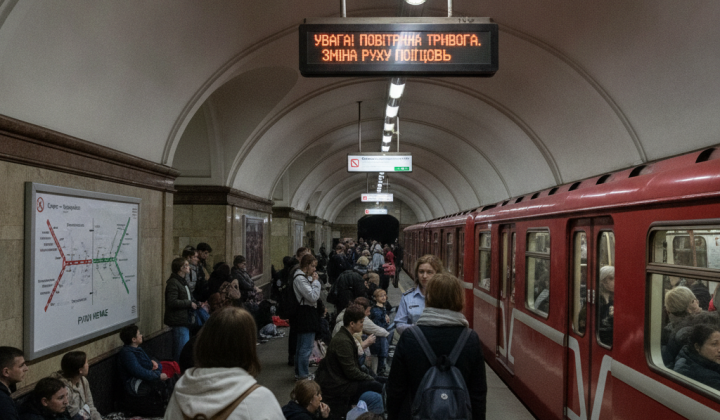 Метро в Киеве во время воздушной тревоги