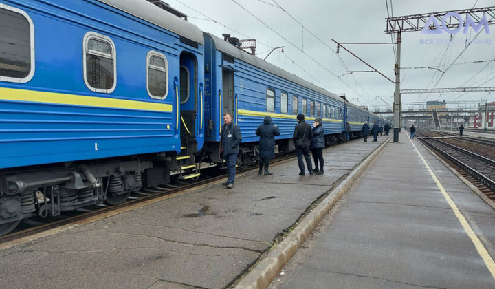 Дети на эвакуации зонуватимуть плавати в басейні