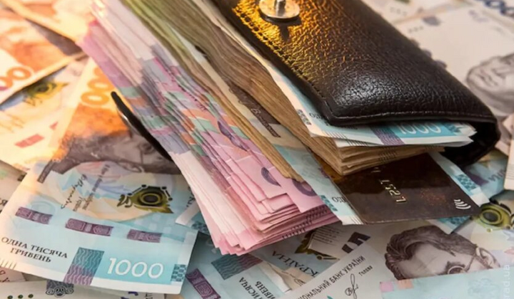 Зарплати чиновників рекордно зросли