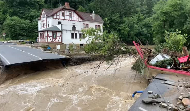 Небезпечна загроза підтоплень та зсувів