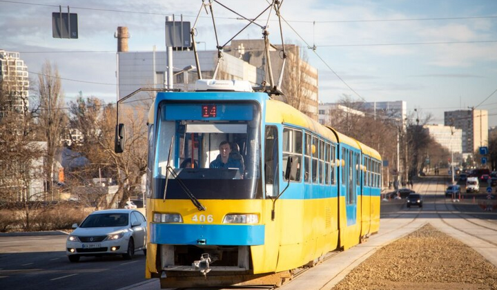 Трамваї стоять українського на Вокзалі та Відрадний