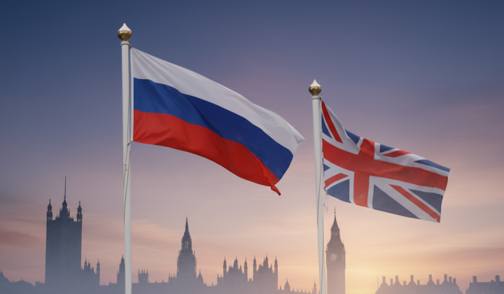 Российский корабль атакует истребители