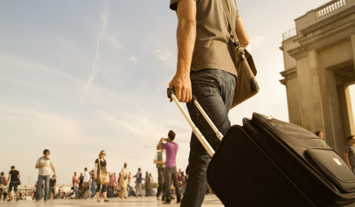 Молодь покидає Україну, кадрова криза