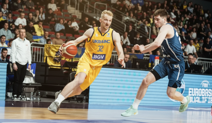 Ukrainian basketball players celebrate victory