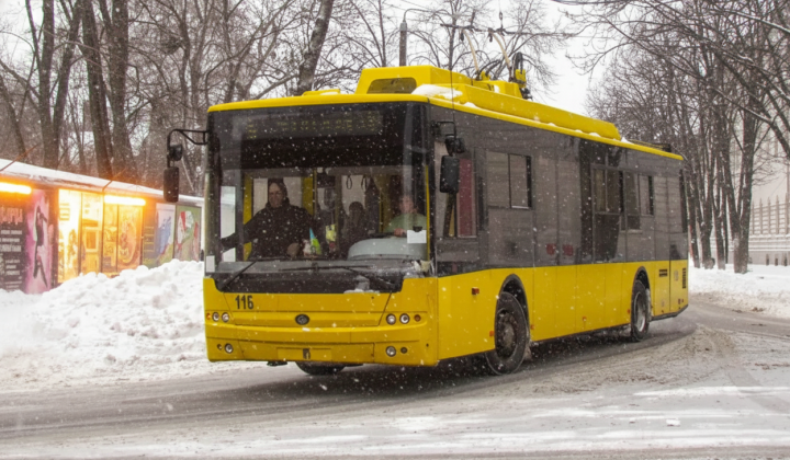 Обстріли Києва, автобуси замість електротранспорту