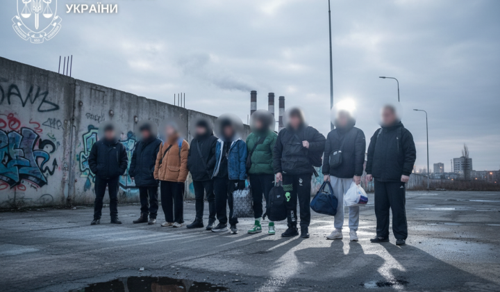 Іноземець у фурі з чоловіками