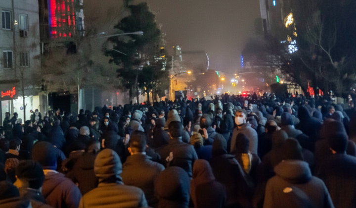 Протести в Ірані, жертви та інтернет
