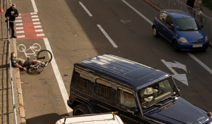 Driver left the cyclist on the roadside