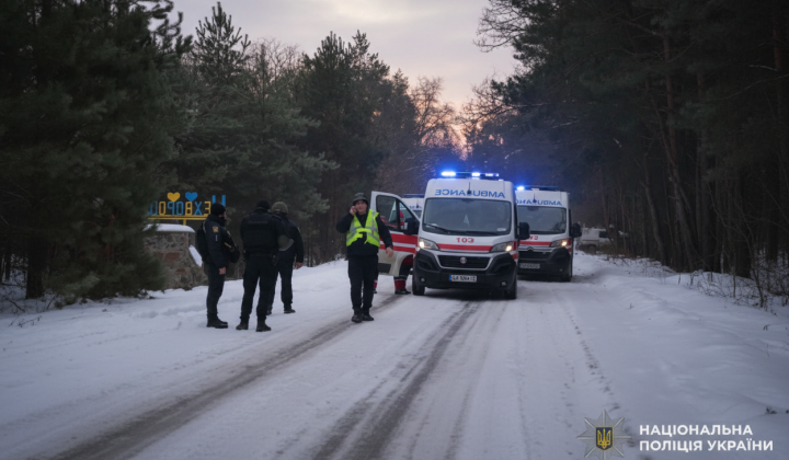 Ветеран війни зі зброєю поруч з пістолетом