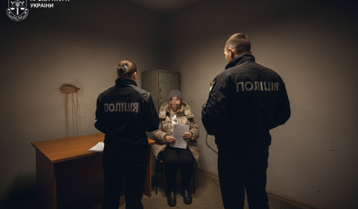 Жінка з пневматичною зброєю атакує авто