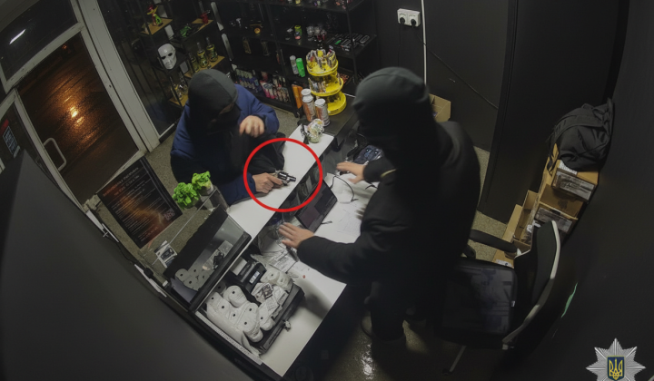 Arrest of a seller and his acquaintance
