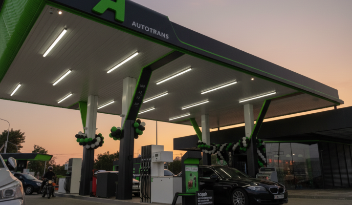 Заправка автомобіля на АЗС