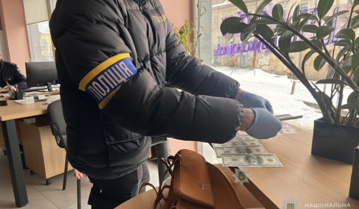Detention for selling fake certificates