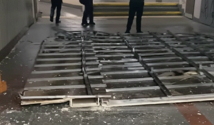 Обвал стелі на станції метро «Теремки»